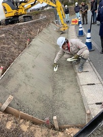 【雑草】にお困りの不動産・施設管理業者様必見【オワコン】コンクリートは防草シートと違って本格的な対策です