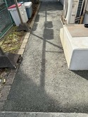 今まで砂利を敷いていたが草が出て犬走り狭いこともあって草とりが大変