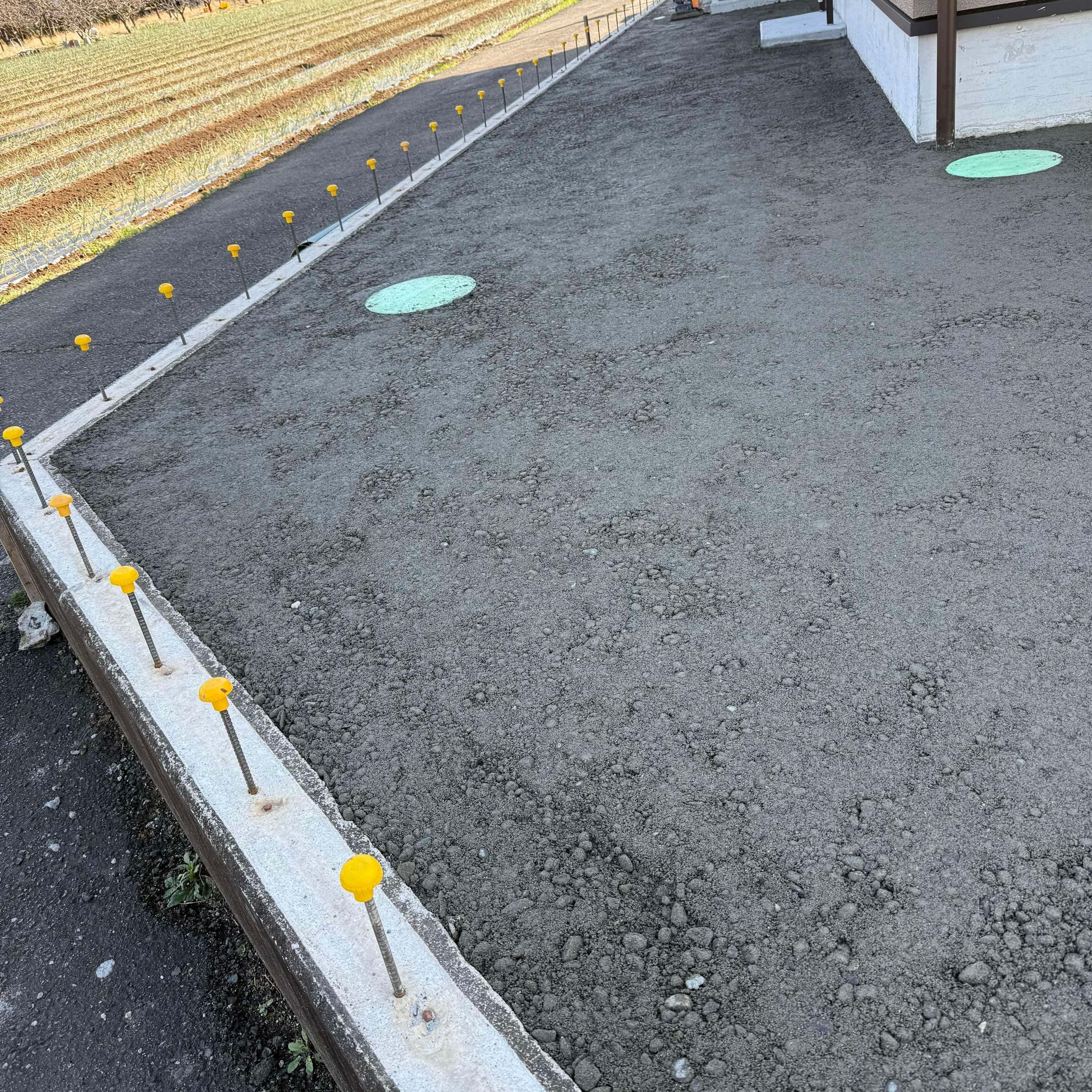 家周り（庭）の草抑えや水はけといったら オワコン®︎ ど定番です！ ご相談はお気軽に
