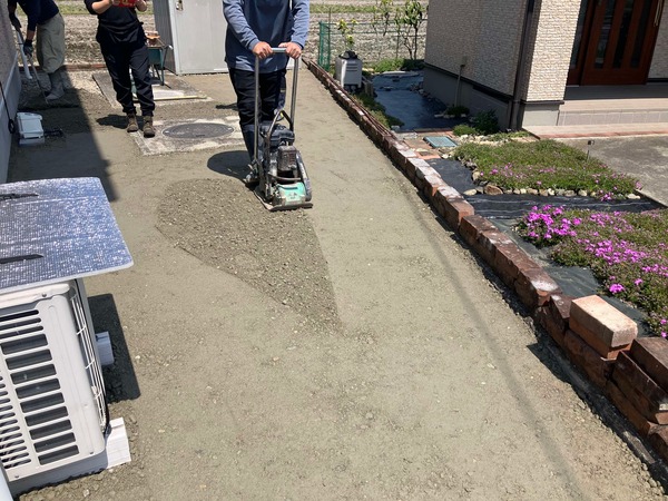 いよいよ雑草シーズン到来してますね。 オワコン®︎ で 草抜きオワコンにしちゃいませんか?