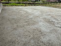 すでに砕石や砂利が敷いてあって駐車場として利用されてるなら【50mm厚】で問題ありません
