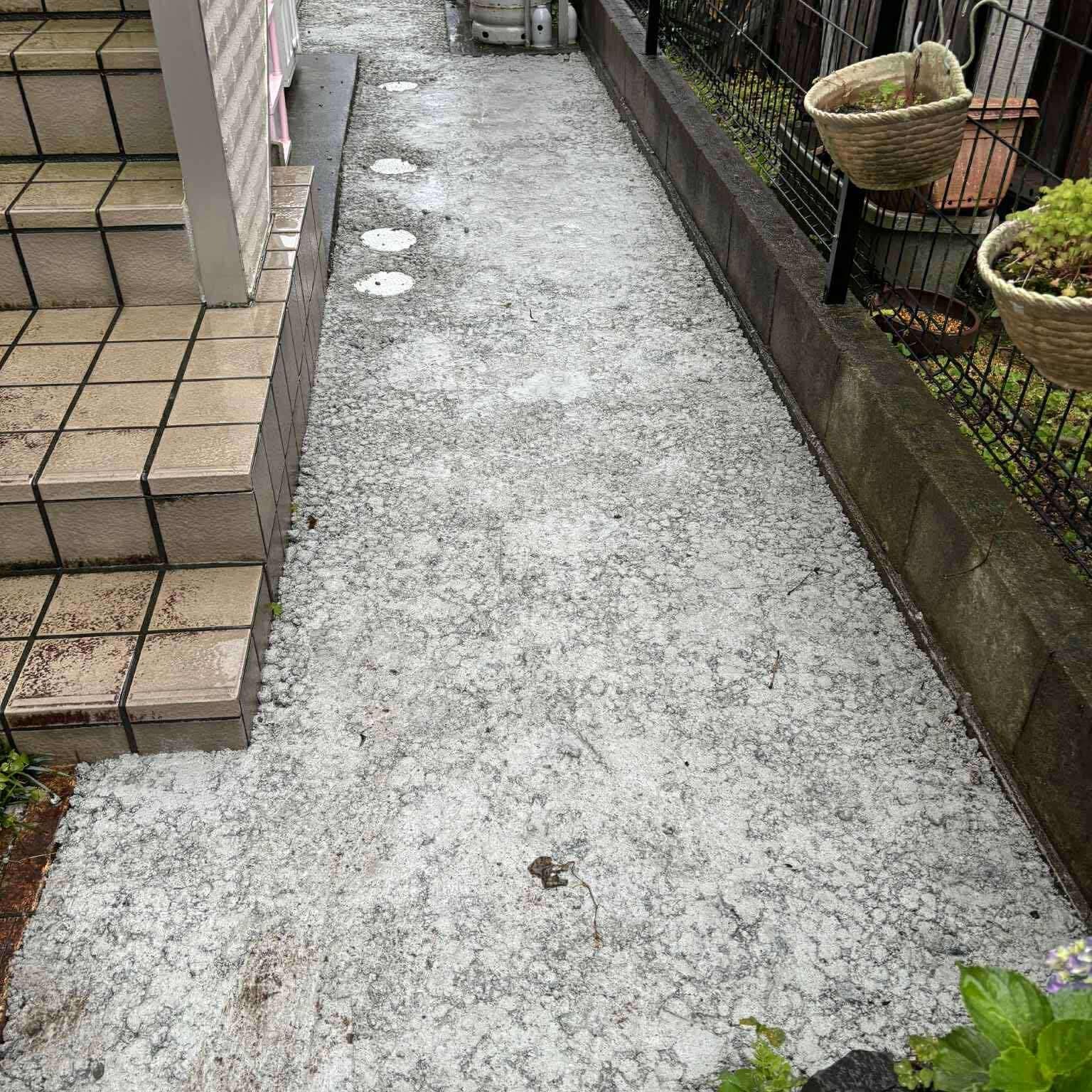 昨日の大雨でも水たまりなしです。隣の敷地は浸水してえらいことになってますが！