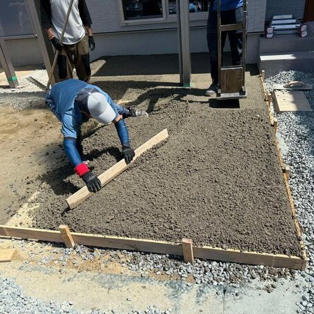 外構屋さんに土間コンクリートで頼んでいたがネットを見てオワコンを知りどうせなら水がたまらない方が良いと外構屋さんに相談
