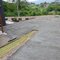 生コン車で一度に大量に運び込んでドバッと荷下ろしをするから広い敷地でもあっという間に施工が終わる