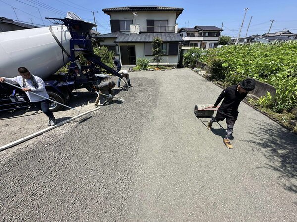 現在の地面の硬さが大型車両が乗り入れたとしても凹んだり埋まったりしなければゼッタイ大丈夫