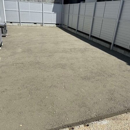 大地の呼吸を止めることなく雑草や排水問題も解消するコンクリートがあるんです
