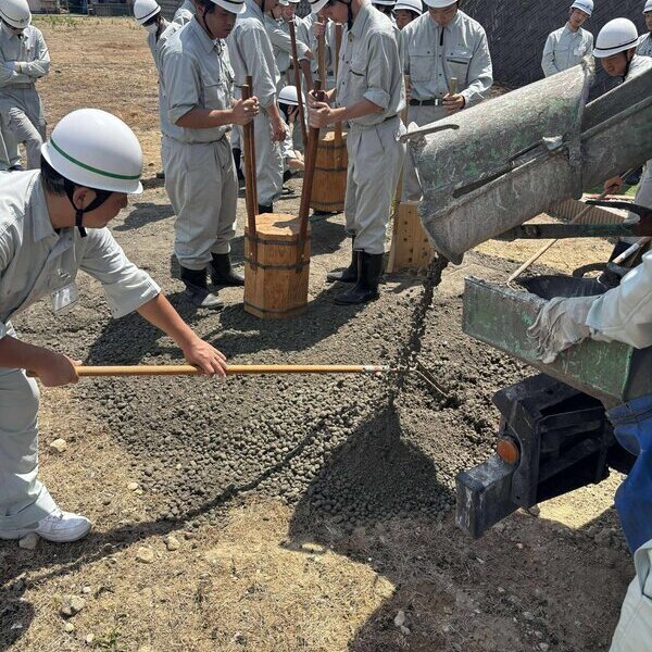 雑草、排水を対策する オワコン®︎ の施工体験がなんと高校の授業で取り上げられました
