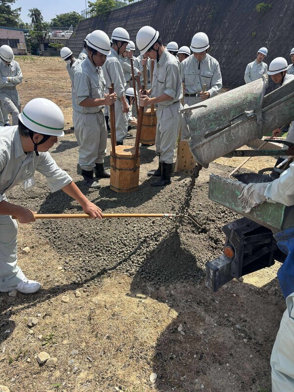 雑草、排水を対策する オワコン®︎ の施工体験がなんと高校の授業で取り上げられました
