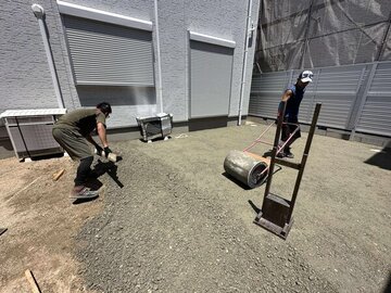 【雑草】耐久性や強度は心配ない。防草シートや砕石敷きに比べたらそりゃコンクリートですから【排水】