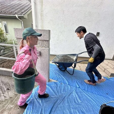将来的にはお子様が遊べるお庭としても活用できるよう今後人工芝を敷く予定。人工芝はエクスショップ様をご紹介いたしました