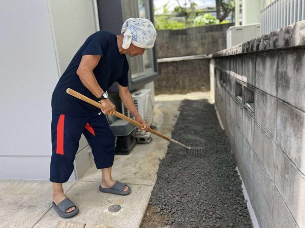「酷暑に外で草むしりとかやってたら危険ですよ!」 雑草・害虫・冠水・ぬかるみ・猫の糞害から救済します