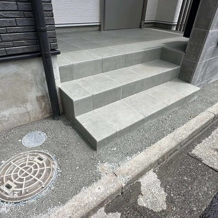 駐車場や玄関前、縁側、犬走り、裏庭を 【オワコン】 にするとスッキリこんな感じになります