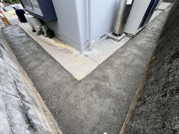 暮らしを脅かす雑草、冠水(に伴う床下浸水)、害虫、猫の糞害、ぬかるみetc... この夏こそ オワコン®︎ で行こう