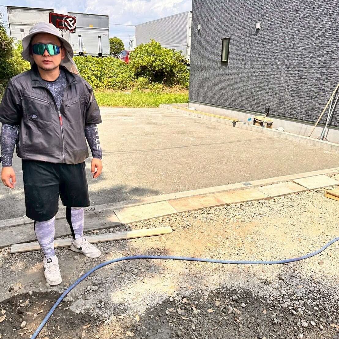 平にできる（水勾配がいらない）、ドリブル音の吸収、雨上がりすぐに練習