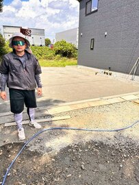 平にできる（水勾配がいらない）、ドリブル音の吸収、雨上がりすぐに練習
