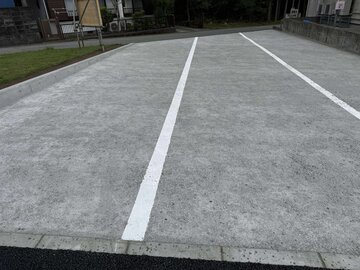 よくある質問「オワコンを駐車場の舗装に用いたいんだけど区画のための白線って引けますか？」