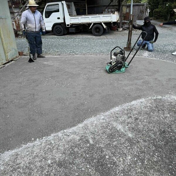 入り口 雨 のたびにぬかるんでドロドロを室内に引っ張ったりしていませんか？ オワコン®︎ に解決させてください
