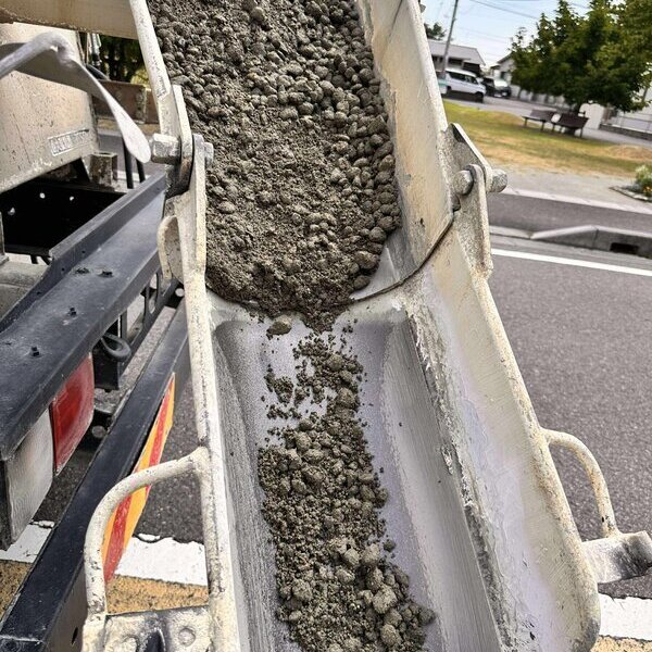 実は オワコン®︎ あなたの街の地産品って知ってた？ 地元の生コン工場や地元の施工業者さんによって届けられています