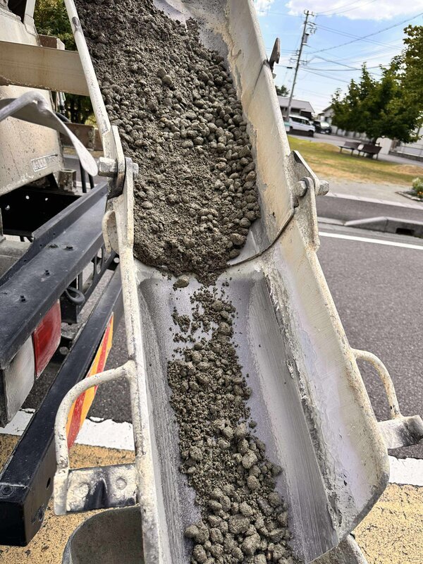 実は オワコン®︎ あなたの街の地産品って知ってた? 地元の生コン工場や地元の施工業者さんによって届けられています