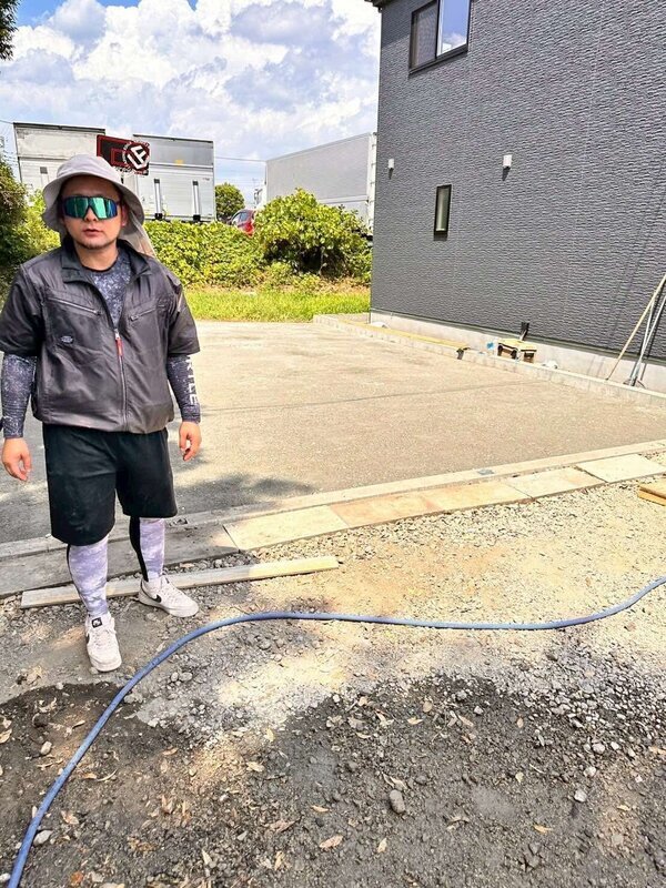 平にできる（水勾配がいらない）、ドリブル音の吸収、雨上がりすぐに練習