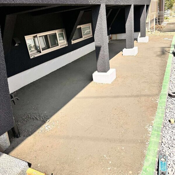転圧しすぎると目（空隙）が潰れちゃって水を吸い込まなくなるので注意が必要です。リカバリー方法など