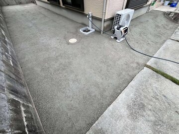 防草シートすら突き破る勢いの草木を オワコン®︎ で封じ込めるBefore Afterをご紹介