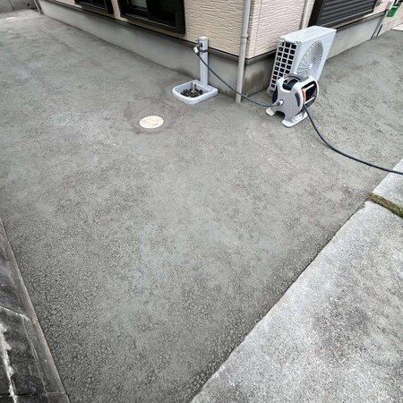 防草シートすら突き破る勢いの草木を オワコン®︎ で封じ込めるBefore Afterをご紹介