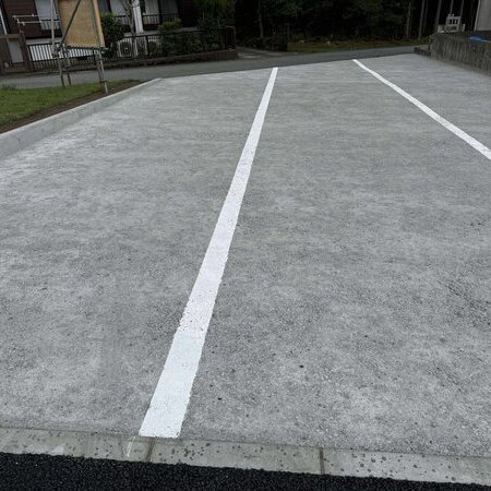よくある質問「オワコンを駐車場の舗装に用いたいんだけど区画のための白線って引けますか？」