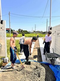 消防士の同僚でサーフィン仲間という事もあり終始和気あいあいと【オワコン】DIY