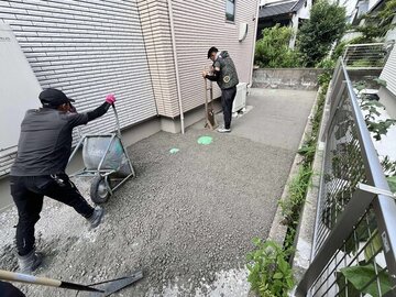 空き地とか家周りには砕石を敷いておきがちだけどコンクリのいいところも兼ね備える オワコン®︎