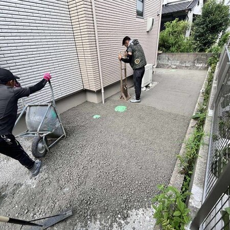 空き地とか家周りには砕石を敷いておきがちだけどコンクリのいいところも兼ね備える オワコン®︎
