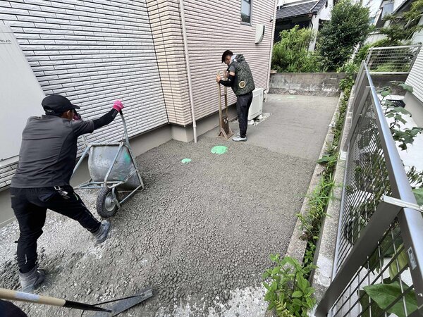 空き地とか家周りには砕石を敷いておきがちだけどコンクリのいいところも兼ね備える オワコン®︎