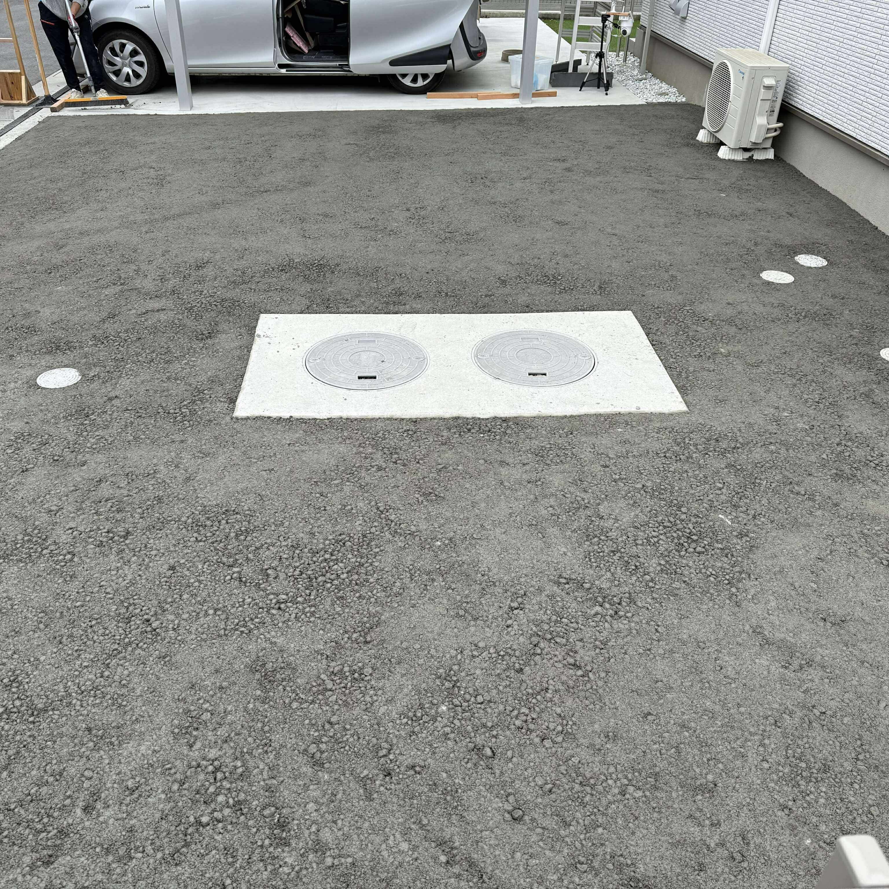 駐車場にもゼンゼン舗装として利用されている【オワコン】は各地の生コン工場から届きます