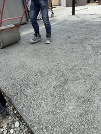 砂利を撒いておくくらいお手軽なのにちゃんとコンクリそして水はけバッチリ！快適でメンテフリーな不動産管理