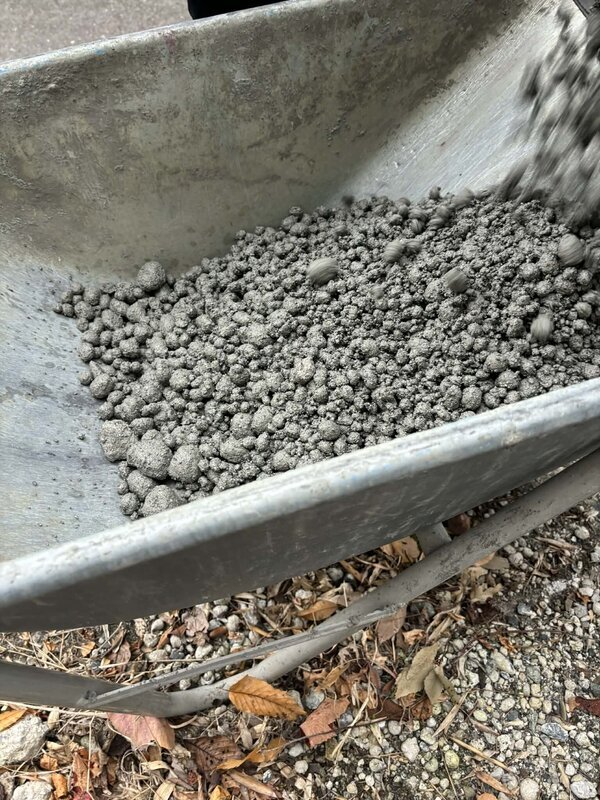 オワコン®︎ 廉価版【まさ固】展示を兼ねた製造・施工実験なんと生コン車から降りてきたのは⚪︎⚪︎⚪︎⚪︎でした