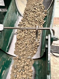 物干し場を撤去し特に用途のなかったスペースにバイク置き場設置(息子さんバイク購入で台数が増えるため)