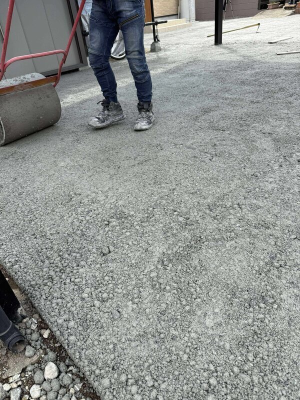 砂利を撒いておくくらいお手軽なのにちゃんとコンクリそして水はけバッチリ！快適でメンテフリーな不動産管理