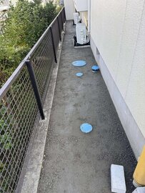 砂や砂利と同じように敷き詰めるだけなのにきちんとコンクリきちんと透水