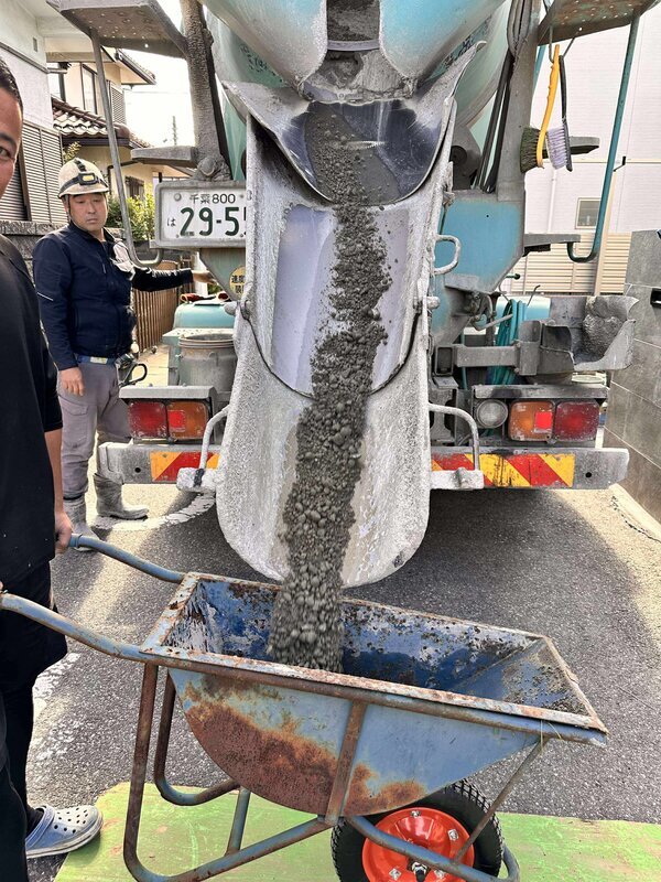 「駐車場は土間コンで、犬走はオワコン®︎まさ固®︎で」ご指名ありがとうございます！！