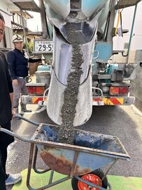 「駐車場は土間コンで、犬走はオワコン®︎まさ固®︎で」ご指名ありがとうございます！！