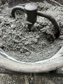 真っ白でモルタルミキサーでも簡単に作れちゃうのが オワコン®︎まさ固®︎ の特徴です！