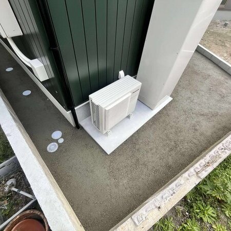 雑草や野良猫の排泄、ぬかるみ、害虫、家周りの【犬走】と呼ばれる空間をメンテナンスフリーに