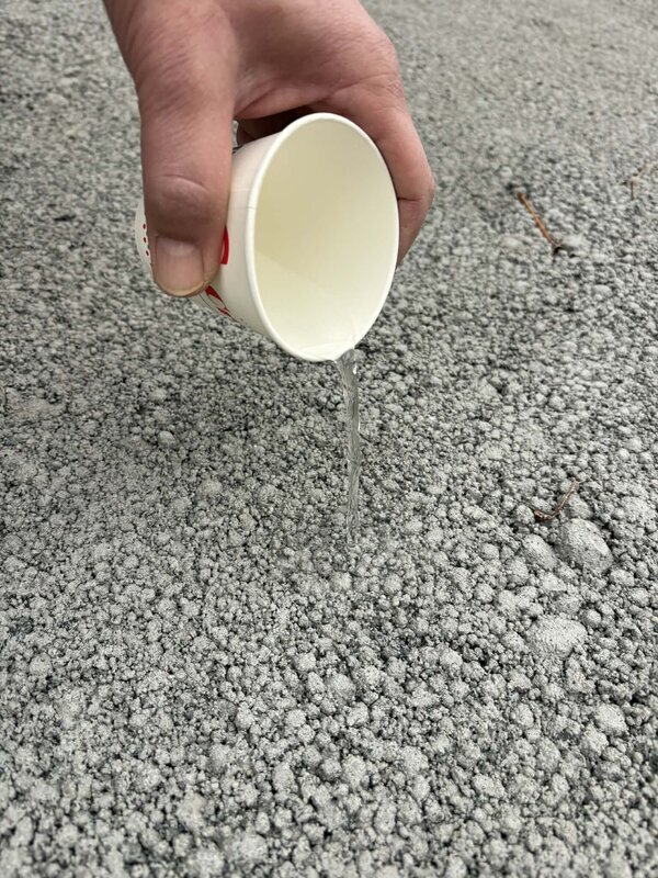 ちゃんと水をがぶ飲みする様子は動画や画像のみならず実体験できるのが強み【ナマコンバレー】