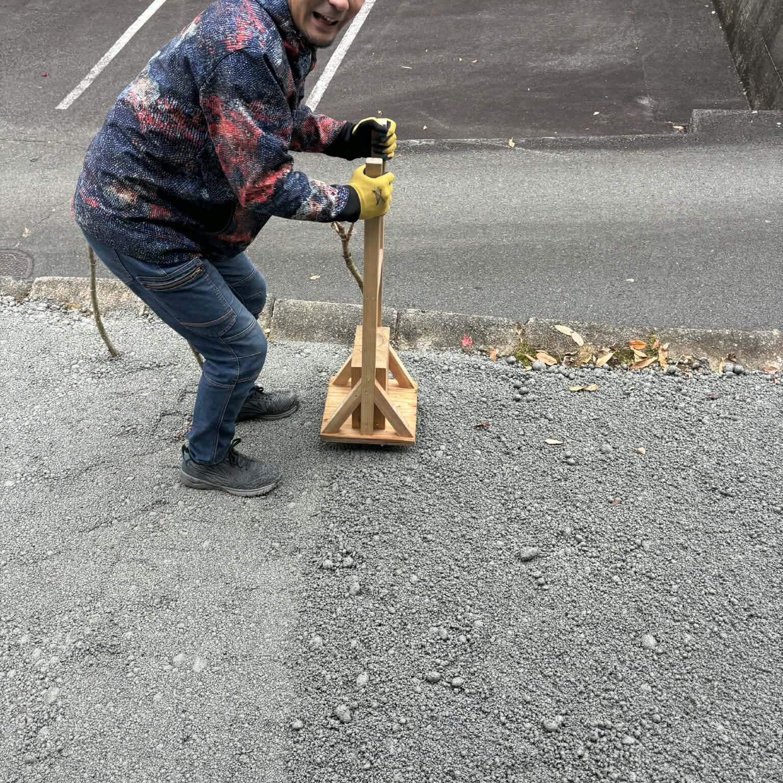 エクステリア資材の大家エクスショップも太鼓判を押した！ 【オワコン®︎まさ固®︎】製造・施工の様子をご紹介