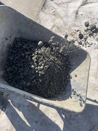 敷き詰めるだけ【オワコン®︎まさ固®︎】で段差や雑草で何かといわくつき【排水スリット】を無害化しちゃおう