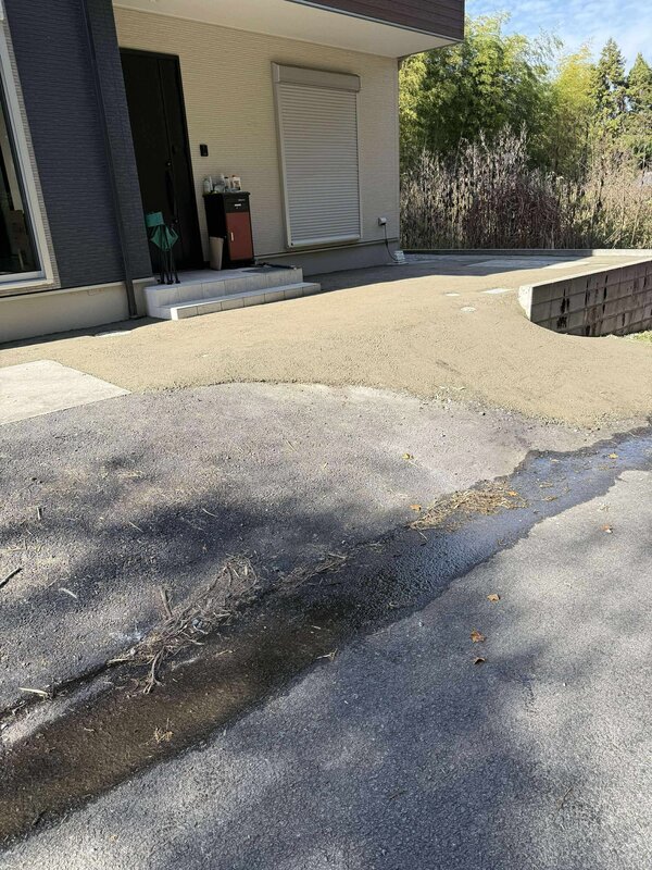 敷地出入り口 凸凹や段差などぐちゃぐちゃ【オワコン®︎まさ固®︎】でスッキリ快適リニューアル