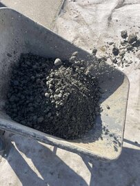 敷き詰めるだけ【オワコン®︎まさ固®︎】で段差や雑草で何かといわくつき【排水スリット】を無害化しちゃおう