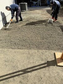 寒い時期、雑草の元気ない今こそ【オワコン®︎まさ固®︎】のシーズンです！施工は軽作業で体も温まります