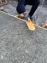 たかが隙間、されど隙間。埋めてしまうと水の逃げ場がなくなって冠水。排水設備としての【オワコン®︎まさ固®︎】