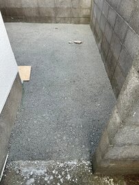 バケツリレーにも難なく対応する【土間コン™︎】なら草もしっかり抑えて保水も透水もバッチリ